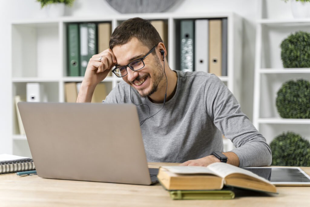 Infografía sobre cómo elegir formación online según objetivos